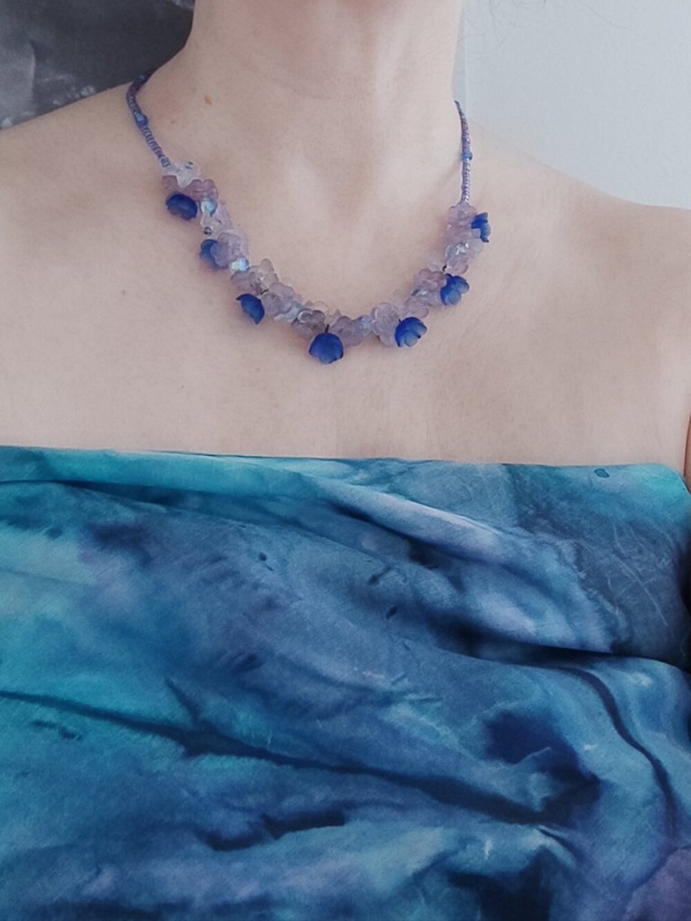 Y2K Blue Lucite Flower Beaded Choker Necklace 18 inches EUC
